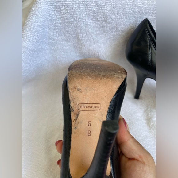 Coach  Camille | Coach's signature turnlock. Size 6 - Picture 4 of 7